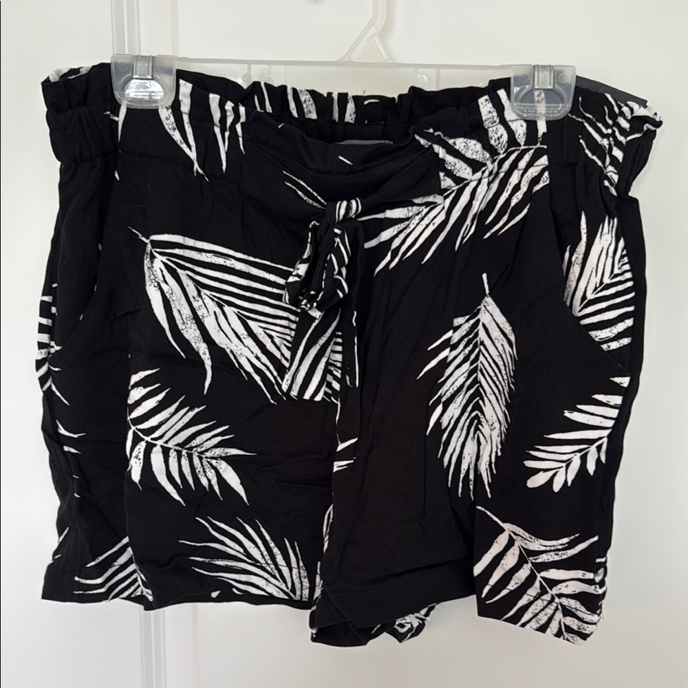 Nautica Black and White Leaf Print Shorts